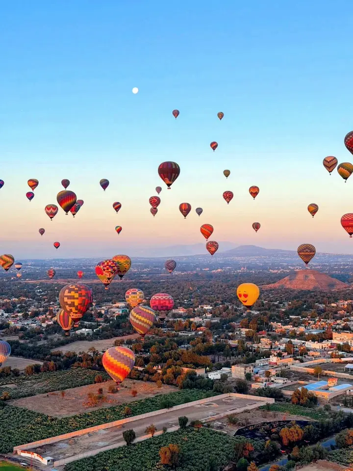 Teotihuacan balloon from Mexico City